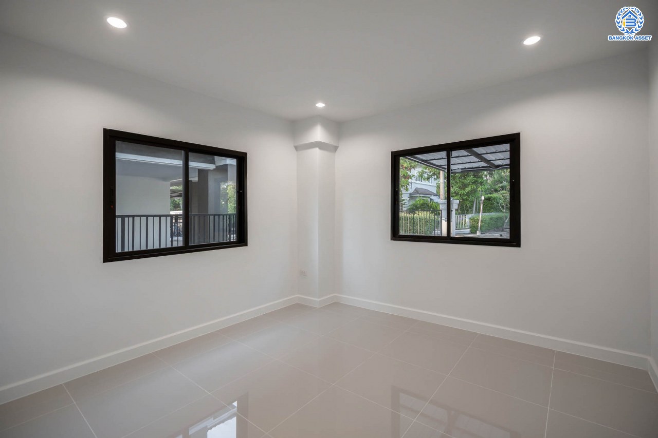 บ้านมือสองตกแต่งใหม่ แบรนด์ LH โครงการ ชัยพฤกษ์ บางบัวทอง หลังใหญ่ พร้อมบรรยาศหน้าสวน เนื้อที่ 55.5 ตร.ว. ฟังก์ชัน 3 ห้องนอน 2 ห้องน้ำ 1 ห้องอเนกประสงค์ จอดรถได้ 1 คัน พร้อม Facilities ครบครัน บนทำเลเดินทางสะดวก ติดถนนบางกรวย-ไทรน้อย ใกล้เซ็นทรัลเวสต์เกต และรถไฟฟ้าสายสีม่วง "สถานีบางพลู"